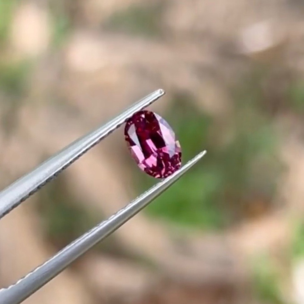 3.30 carats Umbalite Garnets - SIX Calibrated 6mm x 4mm - Eye Clean Stones - Picture 4 of 7